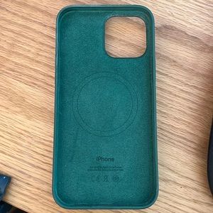 iPhone 13 Pro Max case with pop socket attached